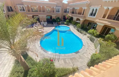 Villa - 5 Bedrooms - 5 Bathrooms for rent in Jumeirah 1 Villas - Jumeirah 1 - Jumeirah - Dubai