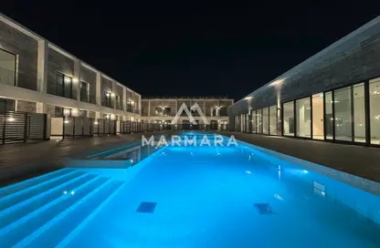 Villa - 3 Bedrooms - 4 Bathrooms for rent in Jumeirah 1 Villas - Jumeirah 1 - Jumeirah - Dubai