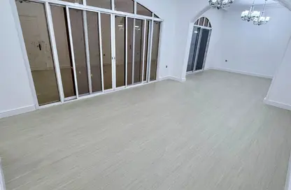 شقة - 3 غرف نوم - 3 حمامات للايجار في هضبة الزعفرانة - منطقة المرور - أبوظبي