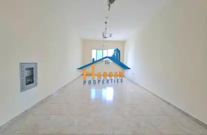 شقة - 2 غرف نوم - 2 حمامات للايجار في برج الحفيت - شارع التعاون - التعاون - الشارقة