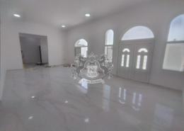 Villa - 4 bedrooms - 6 bathrooms for rent in Al Khabisi - Al Ain
