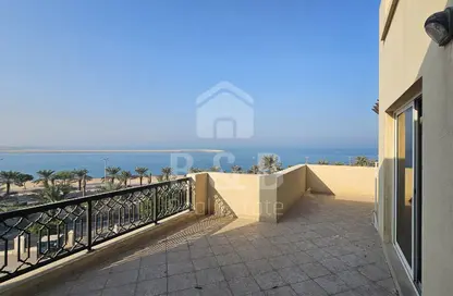 شقة - 2 غرف نوم - 3 حمامات للايجار في ياقوت - باب البحر - جزيرة المرجان - رأس الخيمة