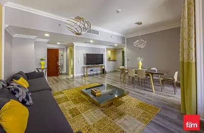 صورة لـ غرفة المعيشة / غرفة الطعام شقة - 3 غرف نوم - 4 حمامات للبيع في شمس 2 - شمس - مساكن شاطئ الجميرا - دبي ، صورة رقم 1