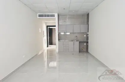 Apartment - Studio - 1 Bathroom for rent in Muwaileh 3 Building - Muwaileh - Sharjah