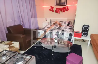 شقة - 1 حمام للايجار في مساكن كورنيش عجمان - طريق كورنيش عجمان - عجمان