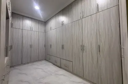 شقة - غرفة نوم - 2 حمامات للايجار في مدينة الرياض - أبوظبي