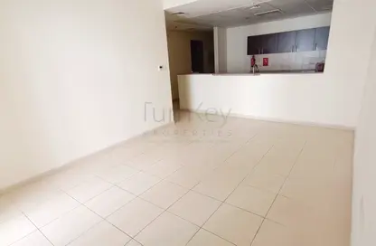 Apartment - 2 Bedrooms - 2 Bathrooms for sale in Queue Point - Dubai Land - Dubai