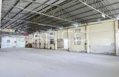 Warehouse - Studio - 1 Bathroom for rent in Umm Ramool - Dubai