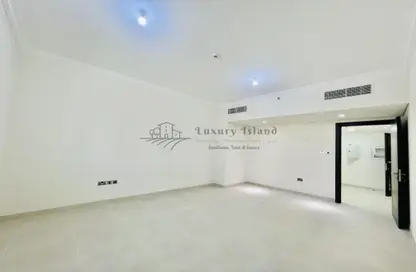 Empty Room image for: Apartment - 2 Bedrooms - 2 Bathrooms for rent in Tourist Club Area - Abu Dhabi, Image 1