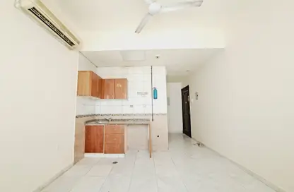 Apartment - Studio - 1 Bathroom for rent in Fire Station Road - Muwaileh - Sharjah