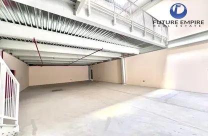 Warehouse - Studio for rent in Umm Ramool - Dubai