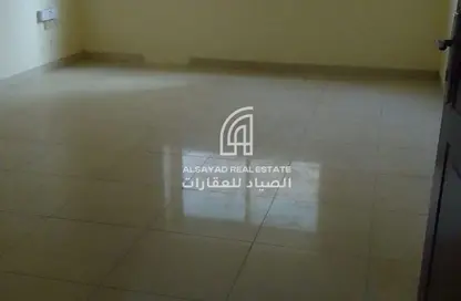 شقة - 2 غرف نوم - 2 حمامات للايجار في بناية النباعة 8 - النبعة - الشرق - الشارقة