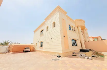 فيلا - 4 غرف نوم - 7 حمامات للايجار في البطين - العين