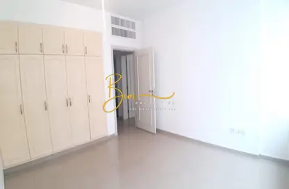 Apartment - 2 Bedrooms - 2 Bathrooms for rent in Al Ryami Tower - Tourist Club Area - Abu Dhabi