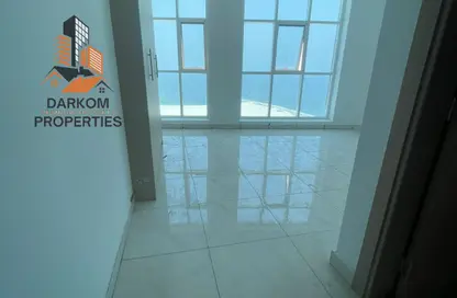 شقة - 2 غرف نوم - 2 حمامات للايجار في برج الكورنيش - طريق كورنيش عجمان - عجمان
