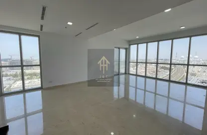 Empty Room image for: Apartment - 3 Bedrooms - 3 Bathrooms for rent in Rihan Heights - Grand Mosque District - Abu Dhabi, Image 1