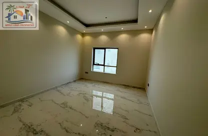 شقة - 2 غرف نوم - 2 حمامات للايجار في برج الكورنيش - طريق كورنيش عجمان - عجمان
