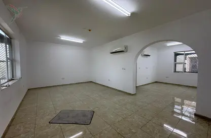 Villa - 4 Bedrooms - 5 Bathrooms for rent in Al Sarooj - Al Ain