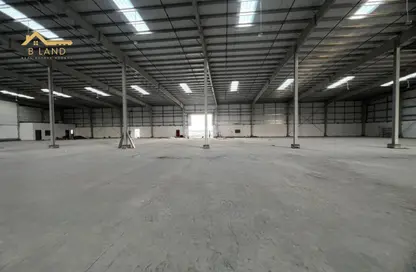 Warehouse - Studio - 2 Bathrooms for rent in Old Industrial Area - Umm Al Quwain