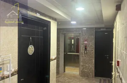 عمارة بالكامل - 8 غرف نوم - 8 حمامات للبيع في مجمع مويلح - تجارية مويلح - الشارقة