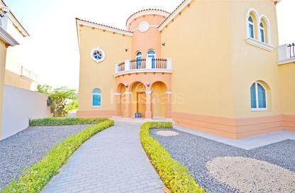 Villa - 5 Bedrooms - 6 Bathrooms for rent in Legacy - Jumeirah Park - Dubai