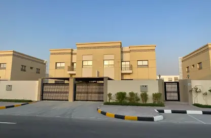 تاون هاوس - 5 غرف نوم - 8 حمامات للايجار في الشارقة جاردن سيتي - الشارقة