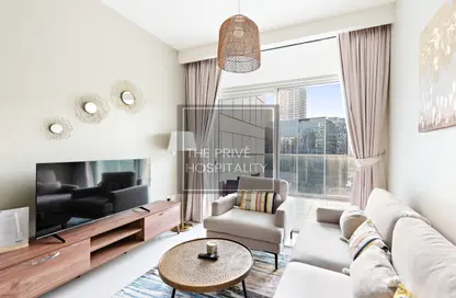Living Room image for: Apartment - 2 Bedrooms - 2 Bathrooms for rent in Vera Residences - Business Bay - Dubai, Image 1