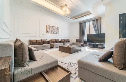 فيلا - 7 غرف نوم - 8 حمامات للبيع في أم الشيف - دبي