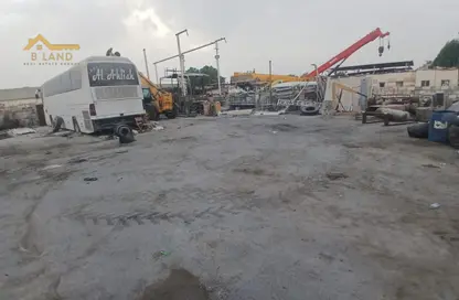 أرض - استوديو للايجار في بناء الصناعية 13 - منطقة رقم 13 - المنطقة الصناعية بالشارقة - الشارقة