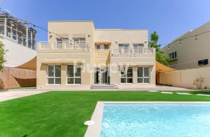 Villa - 5 Bedrooms - 4 Bathrooms for rent in Meadows 2 - Meadows - Dubai