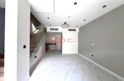 تاون هاوس - غرفة نوم - 2 حمامات للايجار في روكان 3 - دبي لاند - دبي