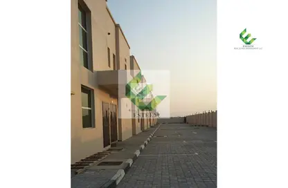 سكن عمال - استوديو - 8 حمامات للايجار في م -38 - مصفح الصناعية - مصفح - أبوظبي