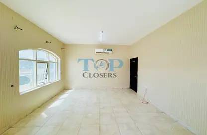 Apartment - 2 Bedrooms - 2 Bathrooms for rent in Al Dafeinah - Asharej - Al Ain