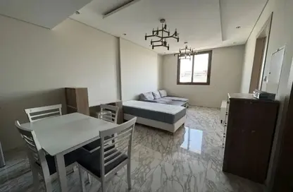 شقة - غرفة نوم - 2 حمامات للايجار في أفينيو ريزيدنس 4 - افينيو ريزدنس - الفرجان - دبي