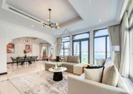 Living / Dining Room image for: Villa - 4 bedrooms - 5 bathrooms for sale in Garden Homes Frond M - Garden Homes - Palm Jumeirah - Dubai, Image 1