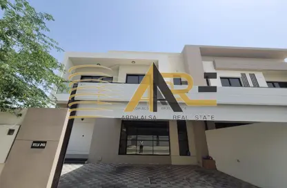 Villa - 5 Bedrooms - 7 Bathrooms for rent in Hoshi - Al Badie - Sharjah