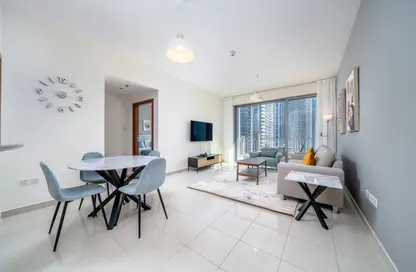 صورة لـ غرفة المعيشة / غرفة الطعام شقة - غرفة نوم - 2 حمامات للايجار في برج ستاندبوينت 1 - أبراج ستاند بوينت - دبي وسط المدينة - دبي ، صورة رقم 1