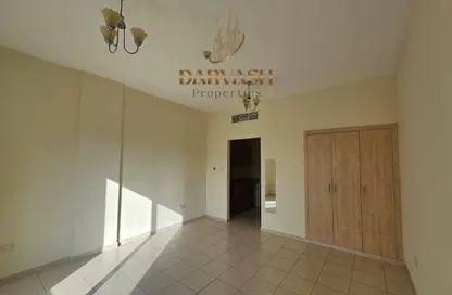 Apartment - Studio - 1 Bathroom for rent in IC1-EMR-08 - Emirates Cluster - International City - Dubai