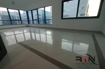 Empty Room image for: Apartment - 3 Bedrooms - 4 Bathrooms for rent in Al Mamoura - Muroor Area - Abu Dhabi, Image 1