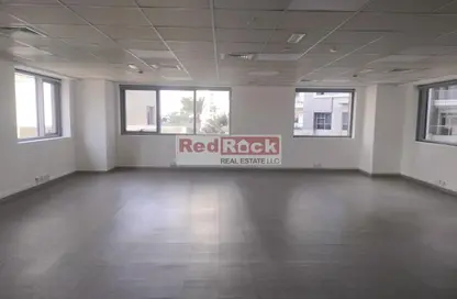 مكتب - استوديو - 1 حمام للايجار في الأبراج الإدارية - الخليج التجاري - دبي