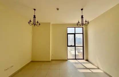 شقة - غرفة نوم - 1 حمام للايجار في مبنى روز - الجداف - دبي
