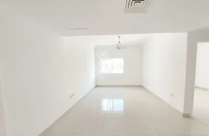 Empty Room image for: Apartment - 2 Bedrooms - 2 Bathrooms for rent in Al Khan 5 building - Al Khan - Sharjah, Image 1