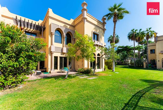 Villa - 4 Bedrooms - 5 Bathrooms for sale in Canal Cove Frond M - Canal Cove Villas - Palm Jumeirah - Dubai