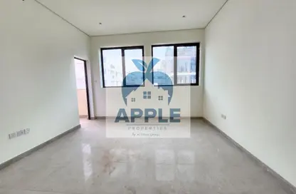 شقة - غرفة نوم - 2 حمامات للايجار في الزاهية - تجارية مويلح - الشارقة