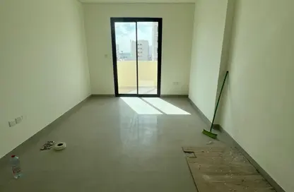 شقة - غرفة نوم - 2 حمامات للايجار في الفلاح - تجارية مويلح - الشارقة