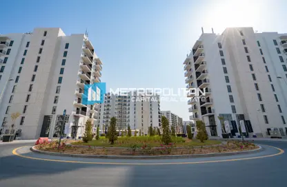 Outdoor Building image for: Apartment - 1 Bedroom - 1 Bathroom for sale in Waters Edge - Yas Island - Abu Dhabi, Image 1