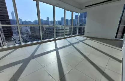 Apartment - 3 Bedrooms - 3 Bathrooms for rent in Al Ain Tower - Hamdan Street - Abu Dhabi