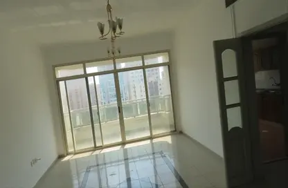 صورة لـ غرفة فارغة شقة - 3 غرف نوم - 2 حمامات للايجار في بناية أبو شغارة - أبو شغارة - الشارقة ، صورة رقم 1