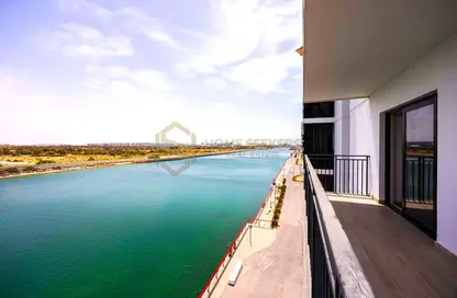 Apartment - 2 Bedrooms - 3 Bathrooms for sale in Waters Edge - Yas Island - Abu Dhabi
