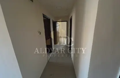 شقة - 2 غرف نوم - 2 حمامات للايجار في مساكن كورنيش عجمان - طريق كورنيش عجمان - عجمان